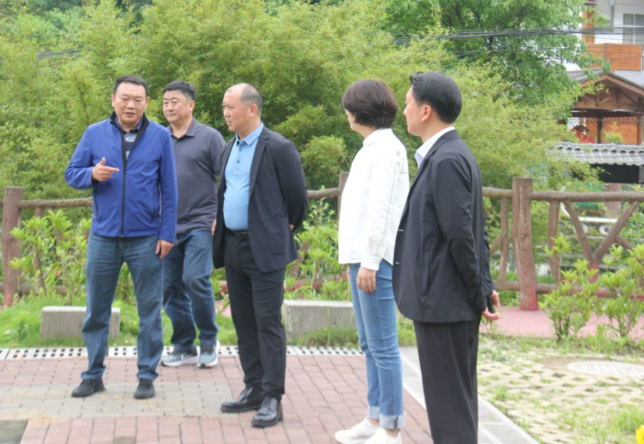 市体育局副局长杜学勇调研万盛经开区全民健身工作